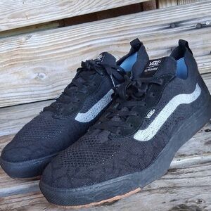 Vans UltraRange VR3 Like New 13